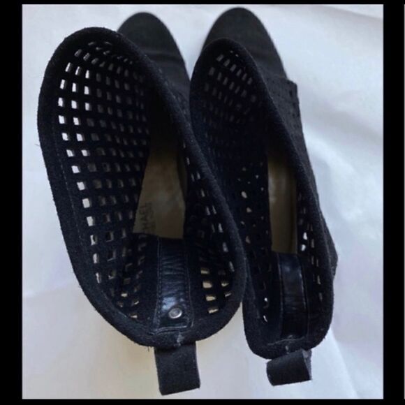 MICHAEL KORS GRAHAM LASER CUT OUT SUEDE BOOTIE 6 - Picture 7 of 8